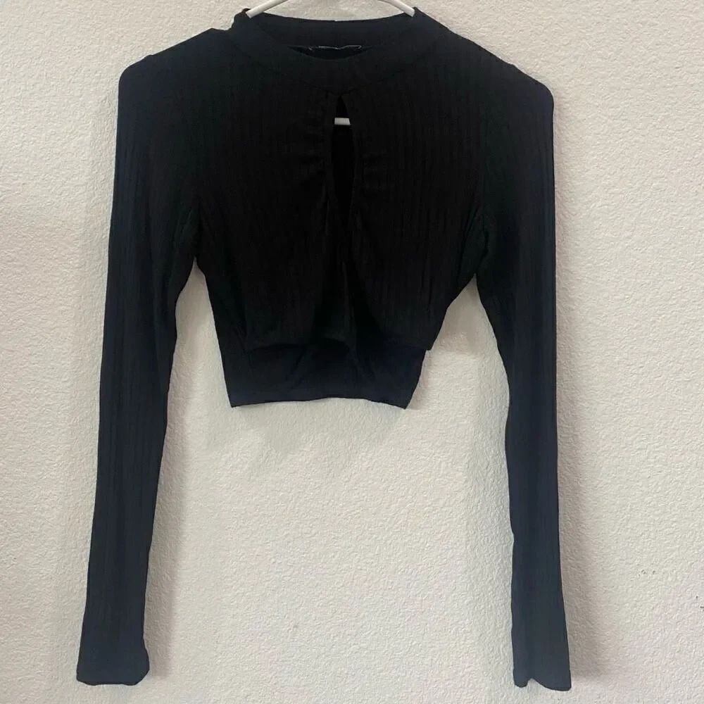 Fashion Nova Keyhole Crop Top Size S
